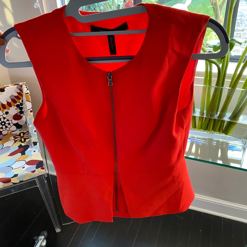BCBG cute sleeveless crop top